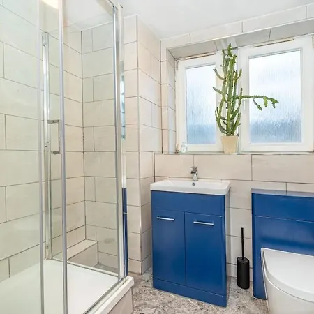 Ground Charming 3 Bedroom Flat With Private Garden Apartment