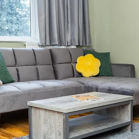 Apartment Ground Charming 3 Bedroom Flat With Private Garden