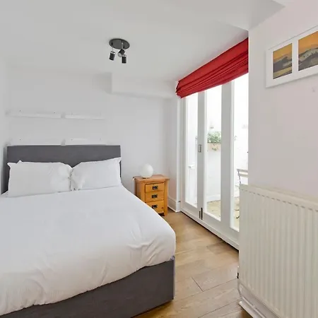 Charming 2-bed Near Buckingham Palace 런던
