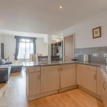 Large & 2bd Flat - Tower Hill * London