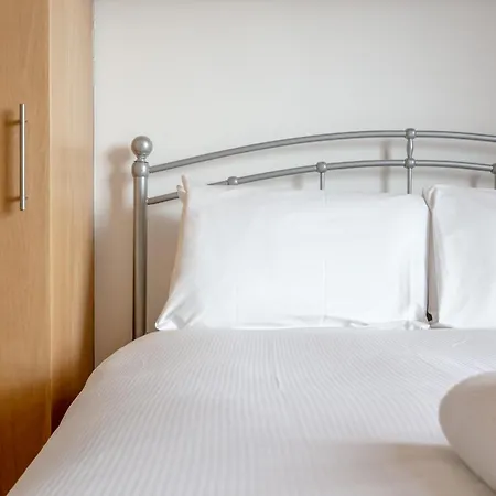 Large & 2bd Flat - Tower Hill