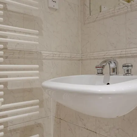 Large & 2bd Flat - Tower Hill Apartment