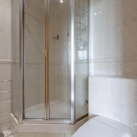 Large & 2bd Flat - Tower Hill