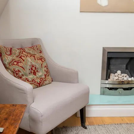 Modern Floor 2bd Flat - Kensington شقة لندن