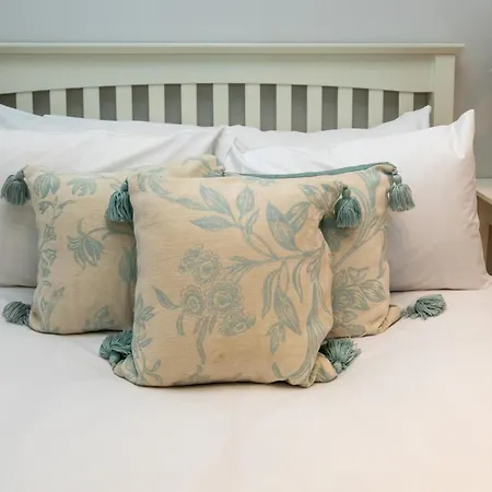 Modern Floor 2bd Flat - Kensington *