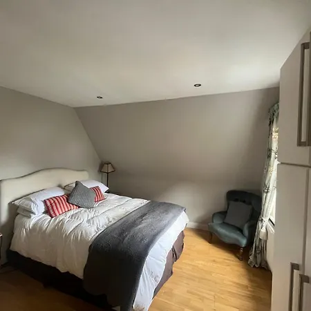 Modern Floor 2bd Flat - Kensington