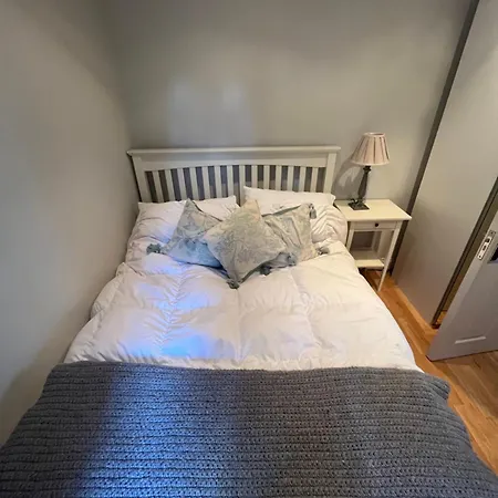 Modern Floor 2bd Flat - Kensington *