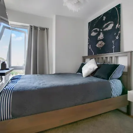 Unique Sky View -2 Bed Apartman London