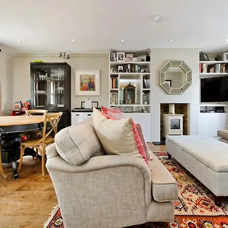 Delightful 3-bed Family Bayswater Holiday home