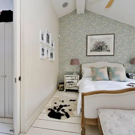 Delightful 3-bed Family Bayswater Holiday home London