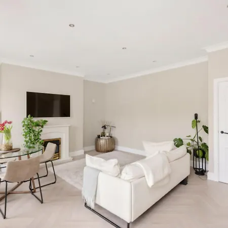 Luxurious Modern Flat In Charming Little Venice *