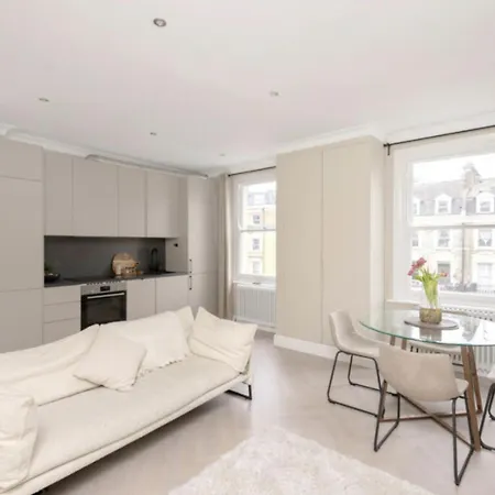 Luxurious Modern Flat In Charming Little Venice Apartman London