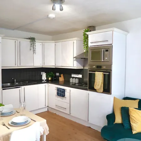 Apartment Chic 4-bed In Trendy Clerkenwell W Balcony And Walking Distance To Tube