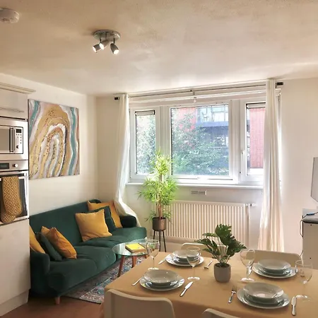 Chic 4-bed In Trendy Clerkenwell W Balcony And Walking Distance To Tube Apartment London