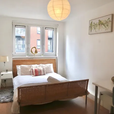 Apartment Chic 4-bed In Trendy Clerkenwell W Balcony And Walking Distance To Tube