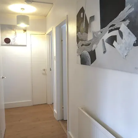 Apartment Chic 4-bed In Trendy Clerkenwell W Balcony And Walking Distance To Tube
