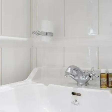 Unbeatable Location In Camden-spacious Flat * London