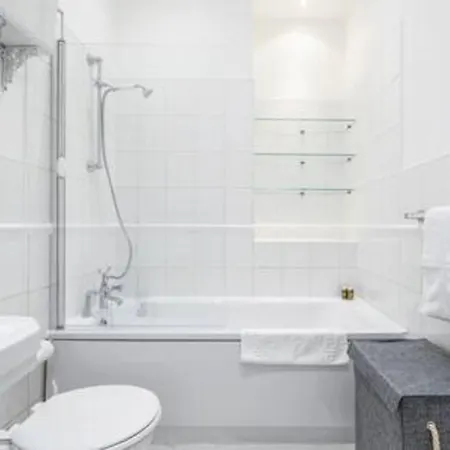 Unbeatable Location In Camden-spacious Flat Apartment London