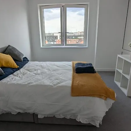 Brand New London With A Large Balcony バーキング
