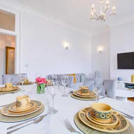 Hyde Park Apartment London