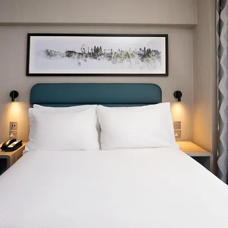 Sleeper At Royal National Otel 4*