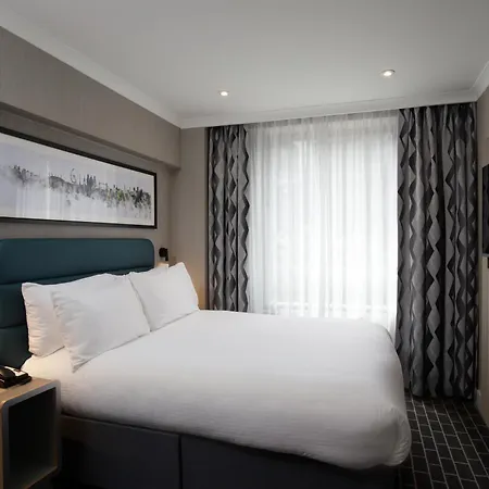 Sleeper At Royal National Otel