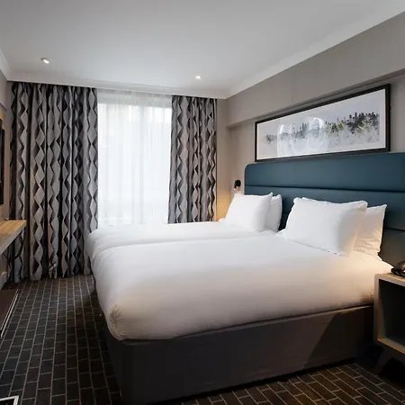 Sleeper At Royal National Otel 4*