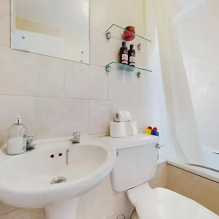 Central Studio With Free Parking In Chelsea Near Tube London