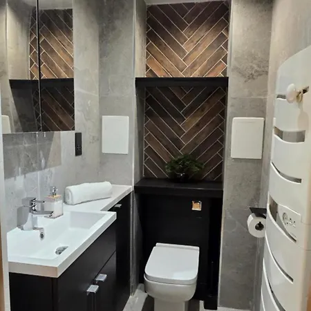 Apartment Cozy 2br, In A Gated Building *