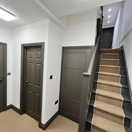 Fabulous 3 Bed - Near Excel - Sleeps 6 - 8 London