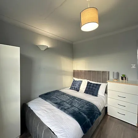 Luxury In A 4 Bedroom Flat! 4 Minutes Walk To Kingscross, St Pancras