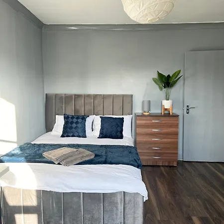 Alloggio in famiglia Luxury In A 4 Bedroom Flat! 4 Minutes Walk To Kingscross, St Pancras Londra