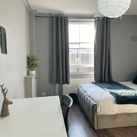 Luxury In A 4 Bedroom Flat! 4 Minutes Walk To Kingscross, St Pancras Alloggio in famiglia