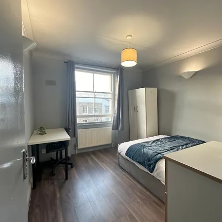 Alloggio in famiglia Luxury In A 4 Bedroom Flat! 4 Minutes Walk To Kingscross, St Pancras Londra