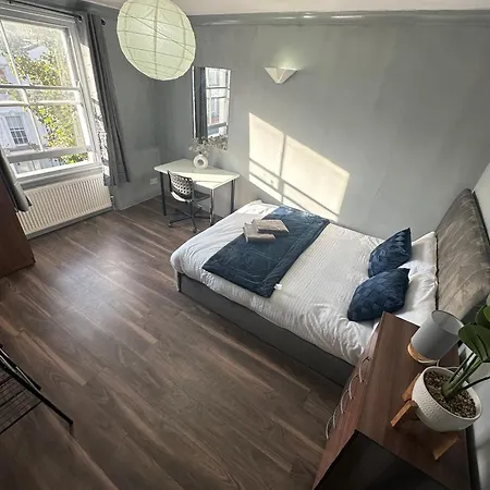 Luxury In A 4 Bedroom Flat! 4 Minutes Walk To Kingscross, St Pancras * Londra
