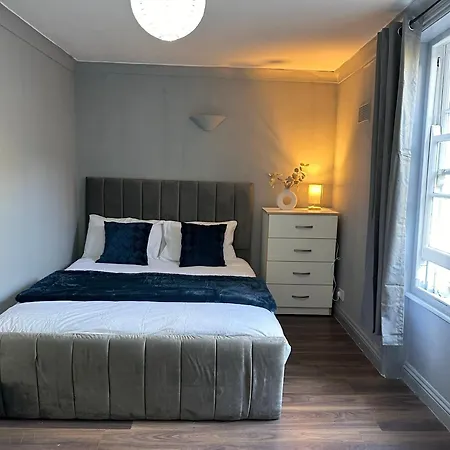 Luxury In A 4 Bedroom Flat! 4 Minutes Walk To Kingscross, St Pancras Alloggio in famiglia Londra