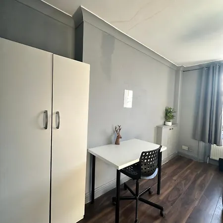 Luxury In A 4 Bedroom Flat! 4 Minutes Walk To Kingscross, St Pancras
