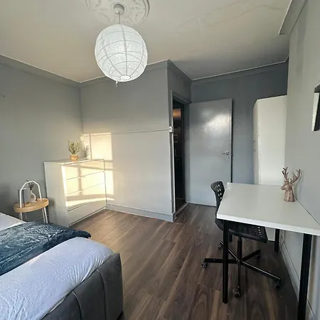 Alloggio in famiglia Luxury In A 4 Bedroom Flat! 4 Minutes Walk To Kingscross, St Pancras Londra
