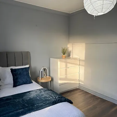 Luxury In A 4 Bedroom Flat! 4 Minutes Walk To Kingscross, St Pancras Londra