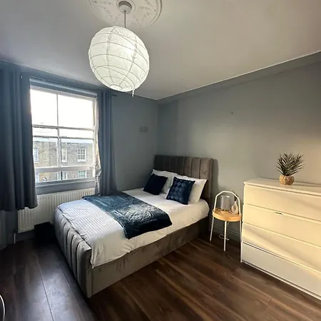Alloggio in famiglia Luxury In A 4 Bedroom Flat! 4 Minutes Walk To Kingscross, St Pancras *