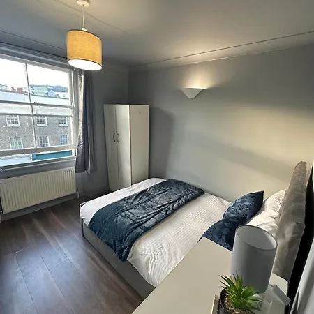 Luxury In A 4 Bedroom Flat! 4 Minutes Walk To Kingscross, St Pancras *