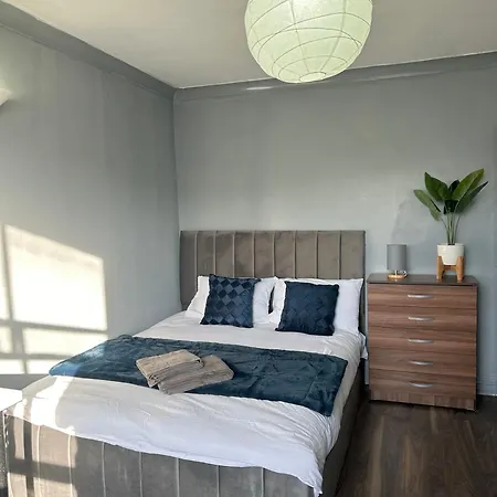 Luxury In A 4 Bedroom Flat! 4 Minutes Walk To Kingscross, St Pancras Alloggio in famiglia Londra