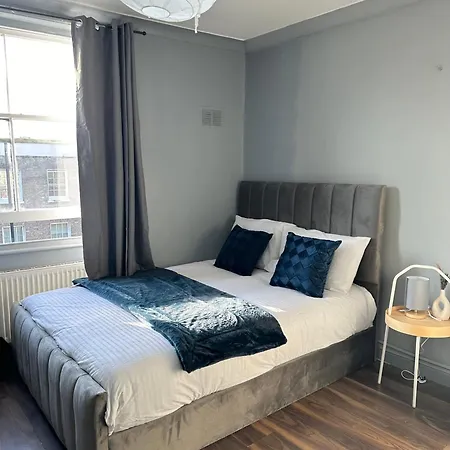 Luxury In A 4 Bedroom Flat! 4 Minutes Walk To Kingscross, St Pancras * Londra
