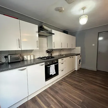 Luxury In A 4 Bedroom Flat! 4 Minutes Walk To Kingscross, St Pancras Londra