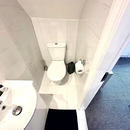 Stylish Modern, Private Apartment,15 Mins To London * Hendon