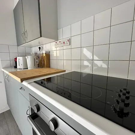 Cosy 2 Bedroom Flat In Manor House *