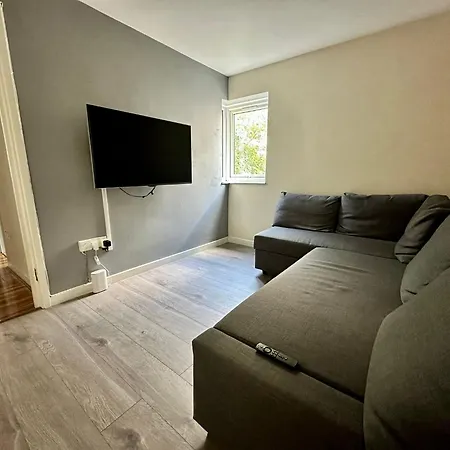Cosy 2 Bedroom Flat In Manor House * London