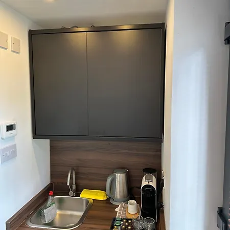 Bespoke Gallery Guest house Hendon