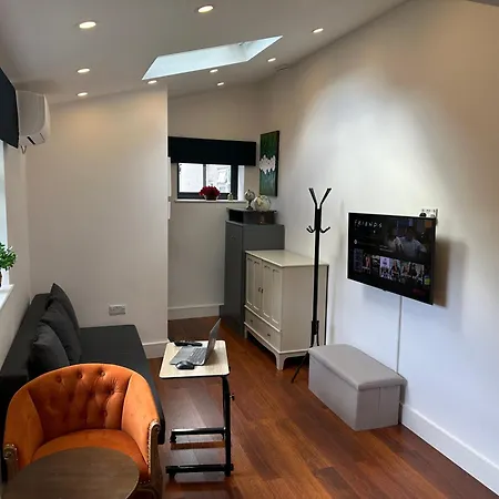 Bespoke Gallery Guest house *