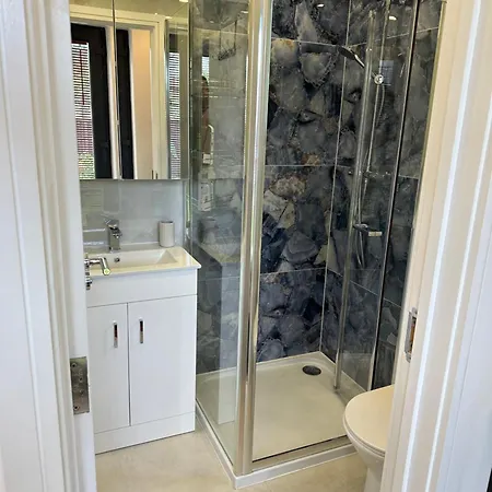 Guest house Bespoke Gallery Hendon